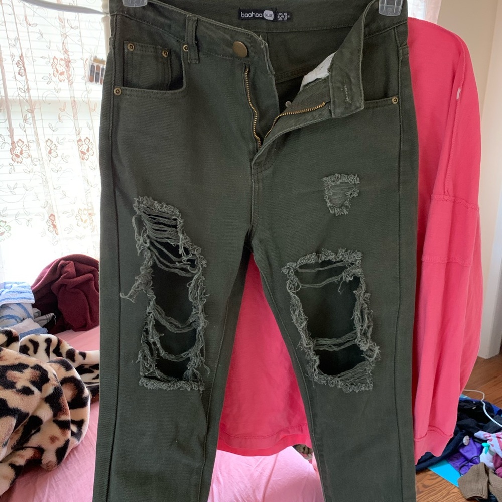 Distressed mom jeans #momjeans